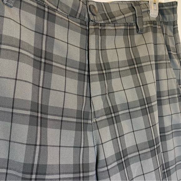 Quiksilver Men's size 34 Gray Flat Front Shorts with Plaid Design - Picture 2 of 8